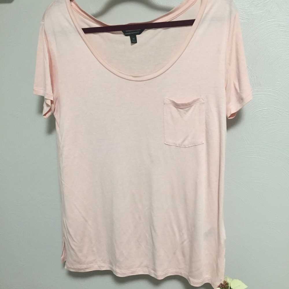 Banana republic lightweight pink tee shirt